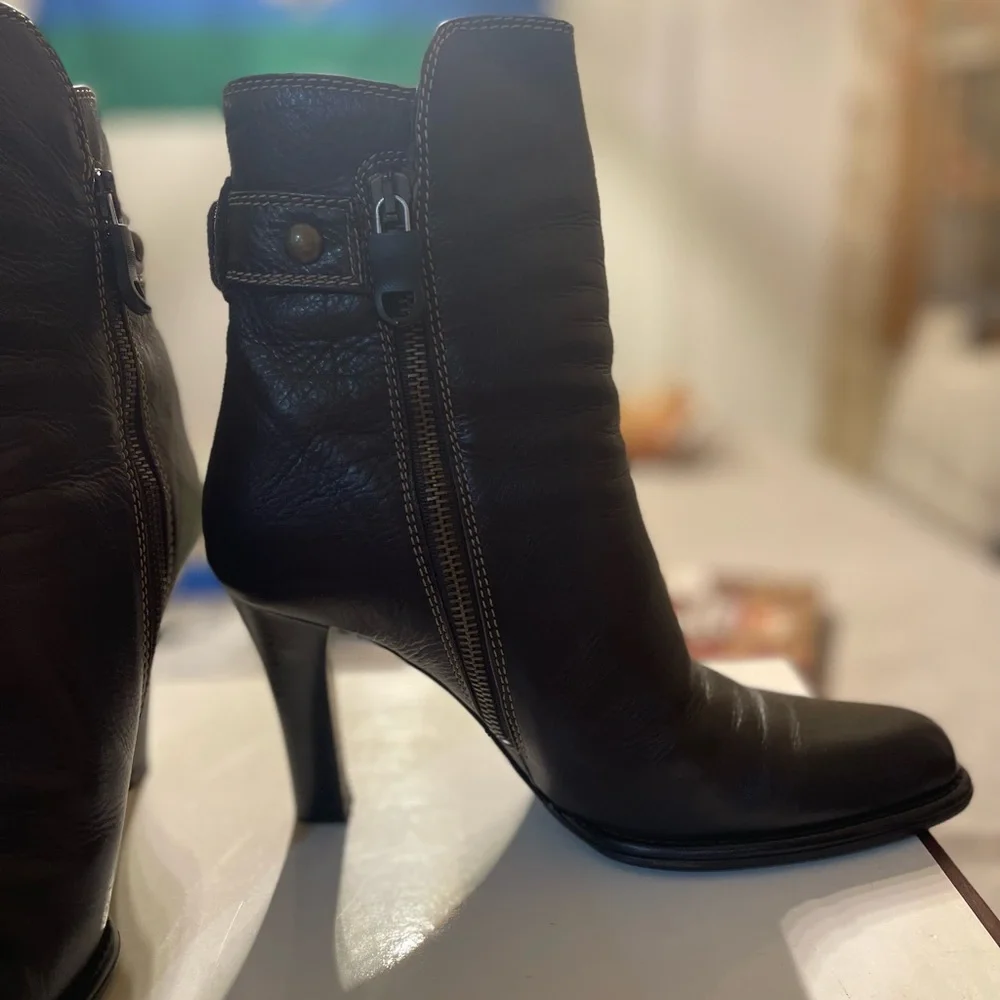 Women's Brown Leather Ankle Boots with Side Zipper